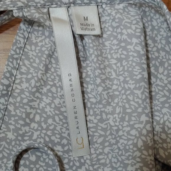 LC Lauren Conrad Short Sleeve Blouse Top M - Picture 8 of 9